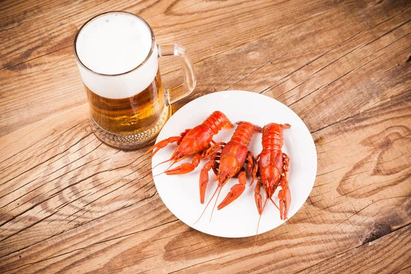 Cangrejos rojos cocidos con cerveza — Foto de Stock