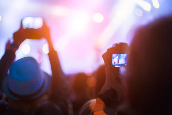 Siluetas de personas y músicos —  Fotos de Stock