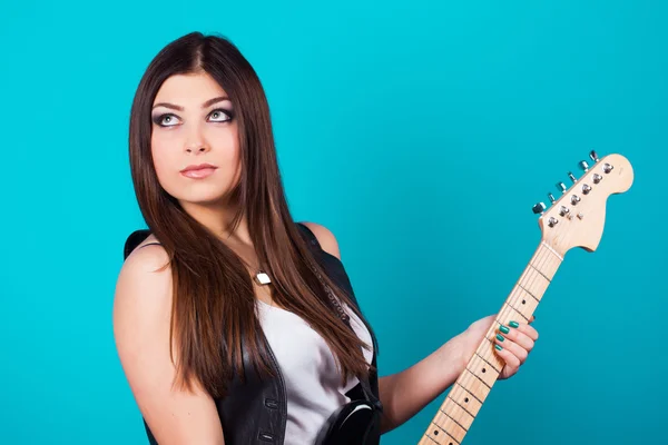 Beautiful young woman with guitar — Stock Photo, Image