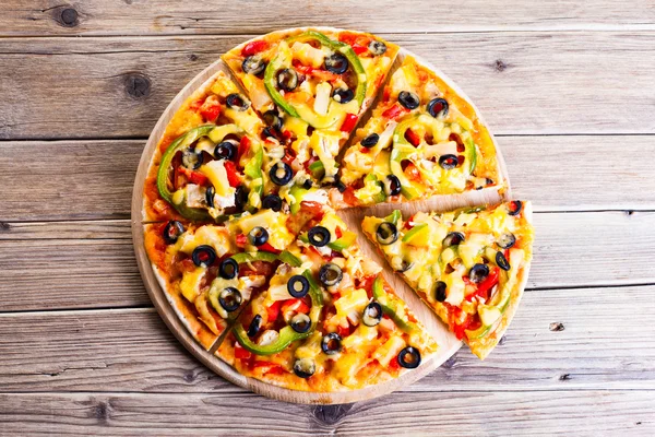 Heerlijke Italiaanse pizza — Stockfoto