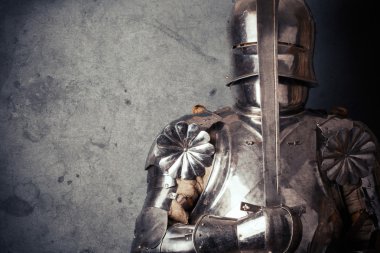 iki elle kılıç holding Karahan