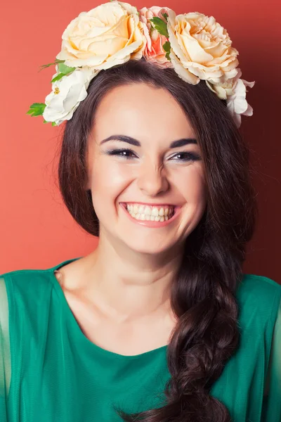 Beautiful young woman wearing wreath — Stock Photo, Image