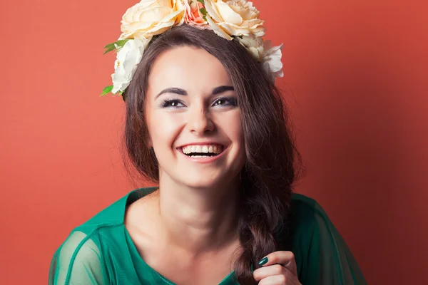 Beautiful young woman wearing wreath — Stock Photo, Image