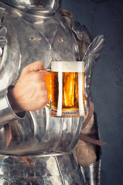 Knight holding mug of beer — Stock Photo, Image