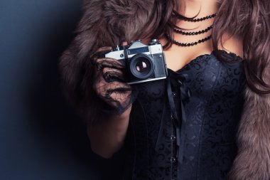 bağbozumu kamera tutan kadın