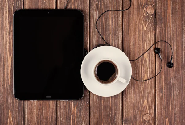 Empty tablet pc and a coffee — Stock Photo, Image