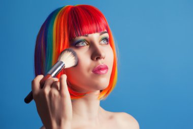 Makyaj fırça ile kadın