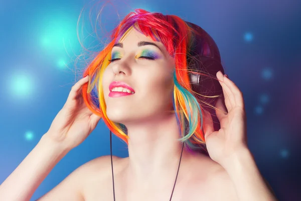 Woman in wig and headphones — Stock Photo, Image
