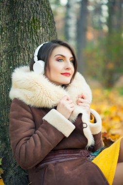 Kadın bir müzik keyfi