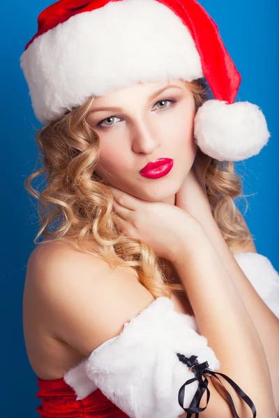 Frau im Weihnachtsmannkostüm — Stockfoto