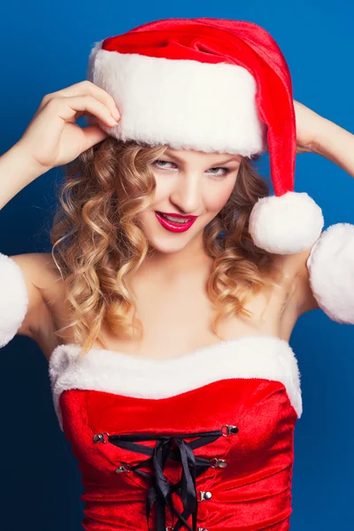 Vrouw in kerstman kostuum — Stockfoto