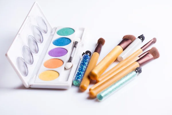 Makyaj fırçaları ve kozmetik ürünleri — Stok fotoğraf