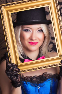 Altın Çerçeve kadınla kabare