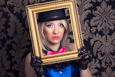 Altın Çerçeve kadınla kabare