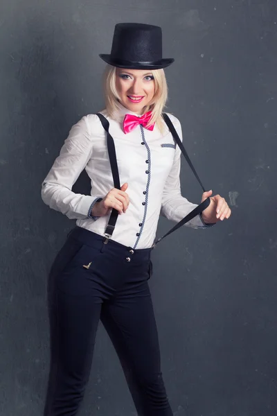 Woman wearing top hat and bow tie — Stock Photo, Image