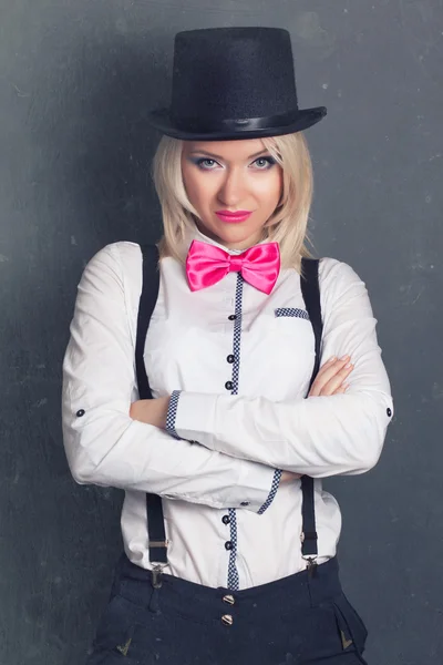 Woman wearing top hat and bow tie — Stock Photo, Image