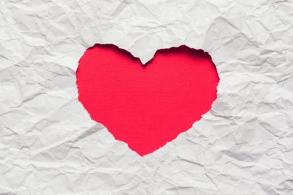 Vit pappersrevor i hjärtat formen symbol — Stockfoto
