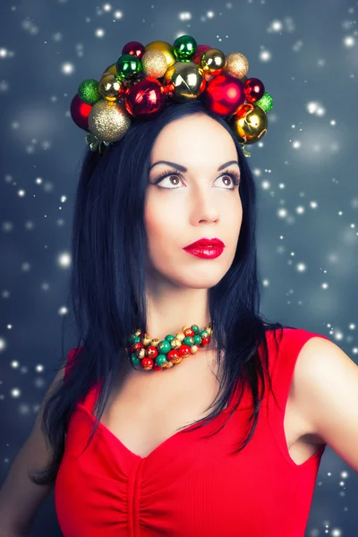 Woman wearing Christmas wreath — Stock Photo, Image
