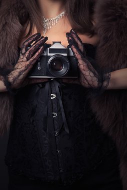 bağbozumu kamera tutan kadın