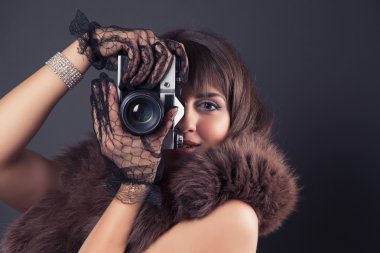 bağbozumu kamera tutan kadın