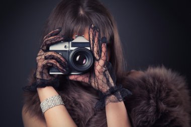 bağbozumu kamera tutan kadın