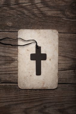 Kağıt üzerinde ahşap çapraz