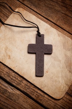 Kağıt üzerinde ahşap çapraz