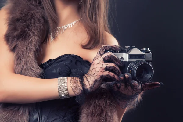 Woman holding vintage camera — Stock Photo, Image