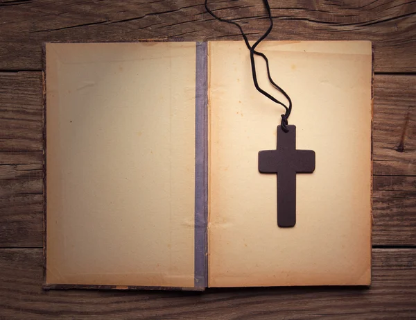 Christian cross on bible — Stock Photo, Image