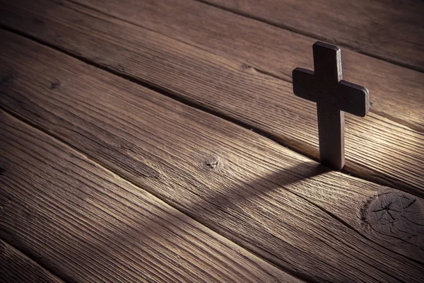 Dřevěný kříž zblízka — Stock fotografie