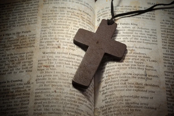 Christian cross on bible — Stock Photo, Image