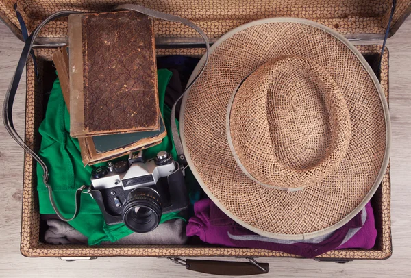 Vintage koffer verpakt — Stockfoto