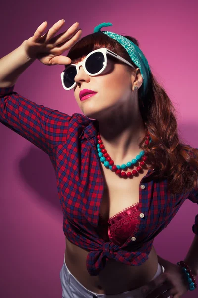 Girl posing with white sunglasses — Stock Photo, Image