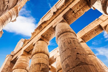 büyük Hipostil Binası'nda karnak tapınakları