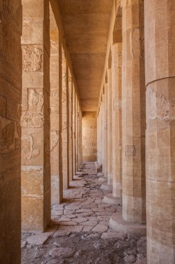 karnak Tapınağı sütunlar