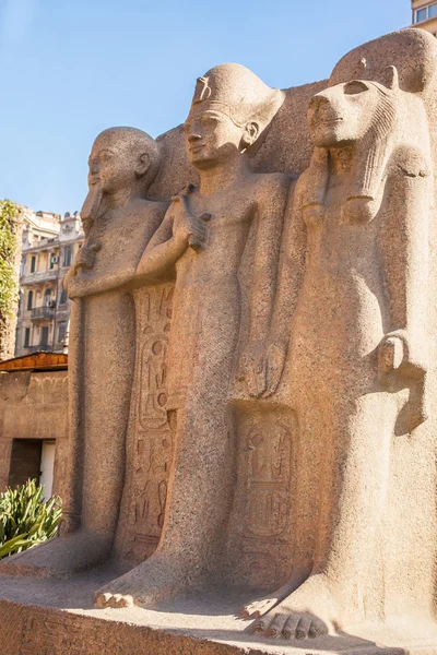 Monument at the Egyptian Museum in Cairo — Stock Photo, Image