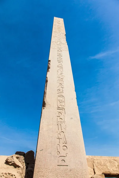 Obelisco en el templo de Karnak — Foto de Stock