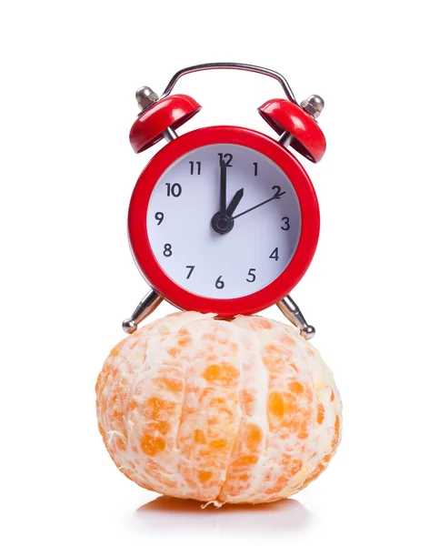 Reloj despertador y fruta naranja —  Fotos de Stock