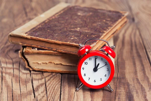 Vintage books and alarm clock — Stock Photo, Image