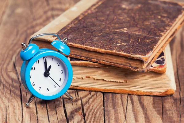 Vintage books and an alarm clock — Stock Photo, Image