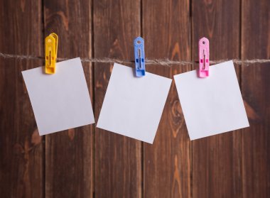 Üç beyaz boş notları