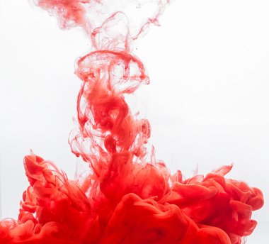 Su kırmızı mürekkep