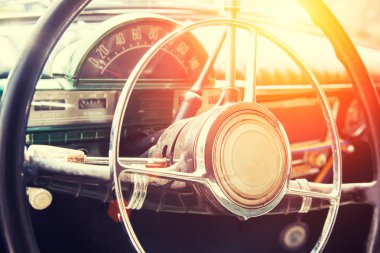 Klasik eski model araba