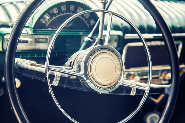 Klassieke vintage auto — Stockfoto