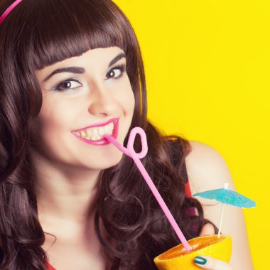 portakal suyu içme kadın