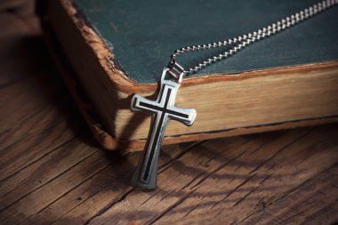 İncil Hristiyan çarmıhta