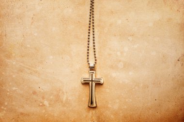 Parşömen kağıt üzerine çapraz