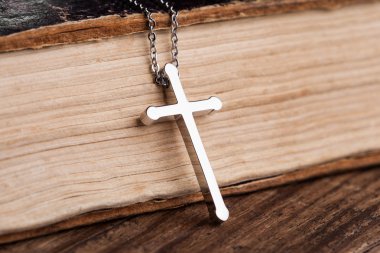 İncil Hristiyan çarmıhta