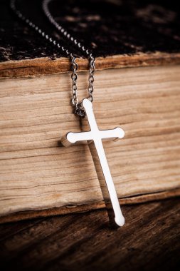 İncil Hristiyan çarmıhta