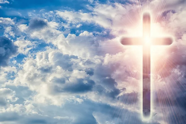 Une Croix transparente dans le ciel — Photo